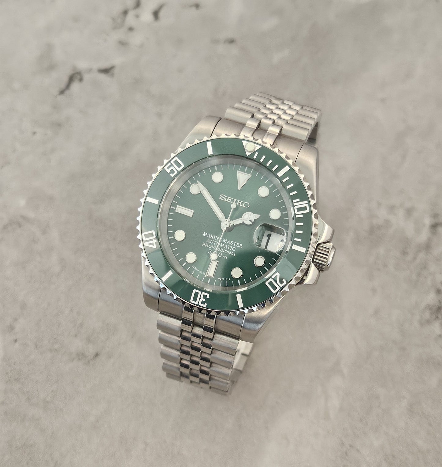Seiko Sub Custom Mod Watch, HULK (VH31)