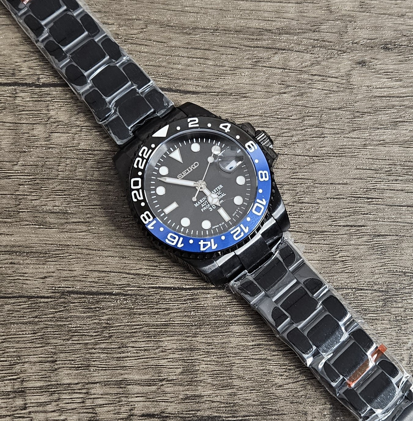Seiko Custom Mod Watch Black Case, Blue/Black Ceramic Bezel, Sapphire - powered by NH35 Automatic - Sunshine Custom Watch