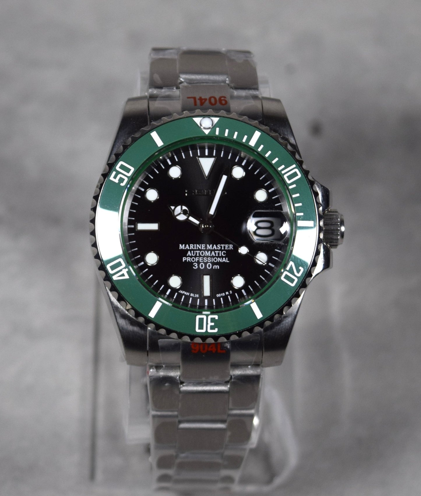 Seiko Custom Mod Watch Black Dial, Green Ceramic Bezel, Sapphire - Powered by NH35 Automatic Movement - Sunshine Custom Watch