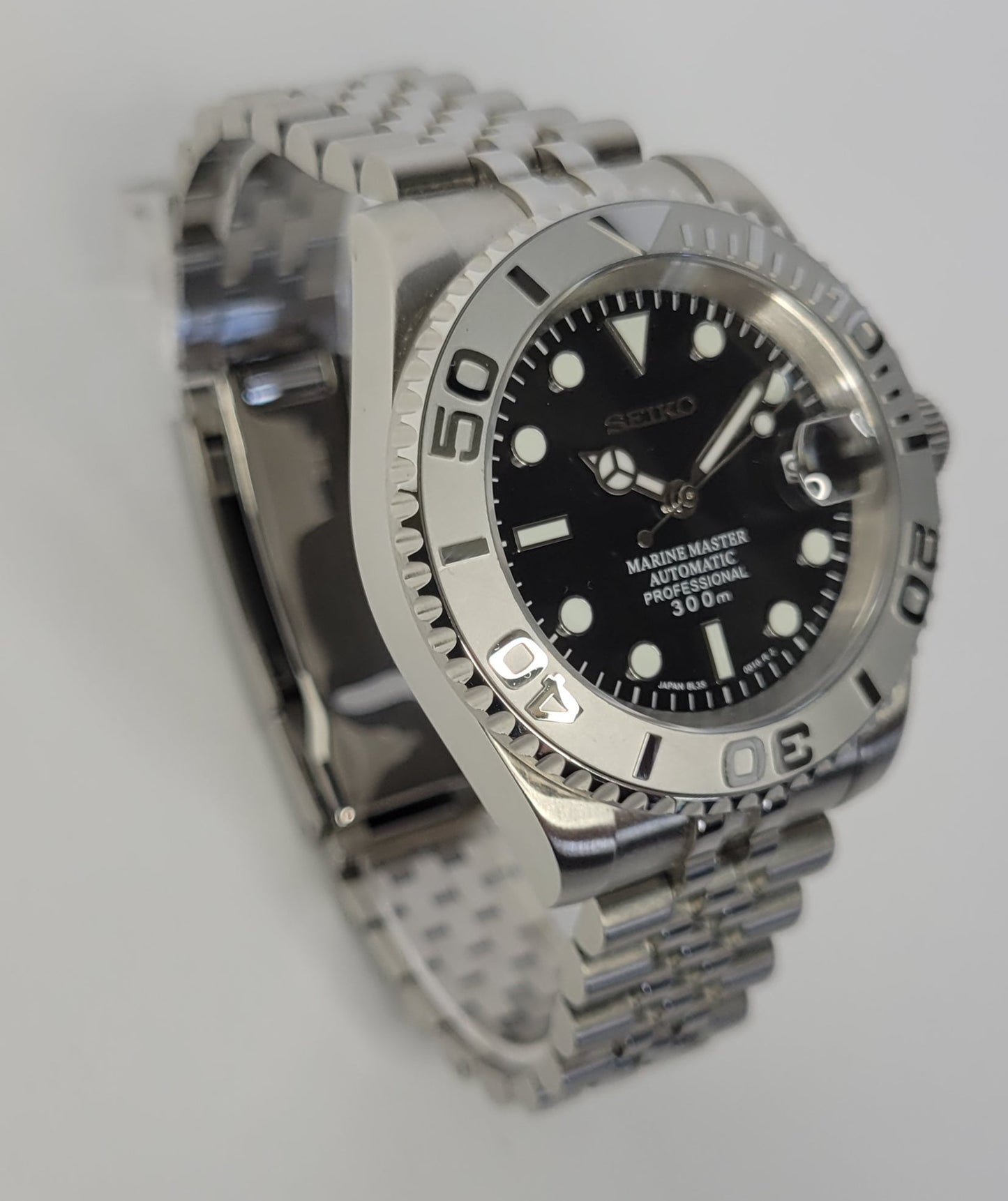 Seiko Custom Mod Watch - Black Dial with Silver Ceramic Bezel powered by NH35 Automatic Movement - Sunshine Custom Watch