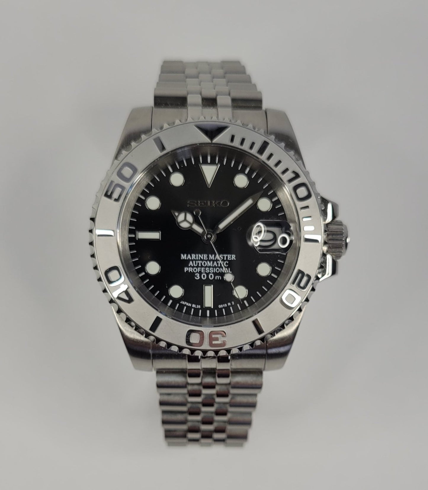 Seiko Custom Mod Watch - Black Dial with Silver Ceramic Bezel powered by NH35 Automatic Movement - Sunshine Custom Watch