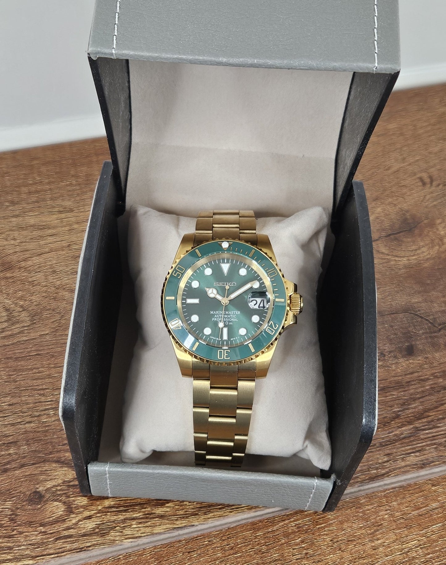 Seiko Custom Mod Watch Build - Gold with Green Dial and matching Ceramic Bezel Seiko NH35 Automatic Sunshine Custom Watch