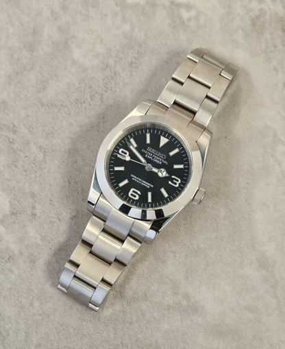 Classic Explorer Mod Watch, Black Dial | VH31