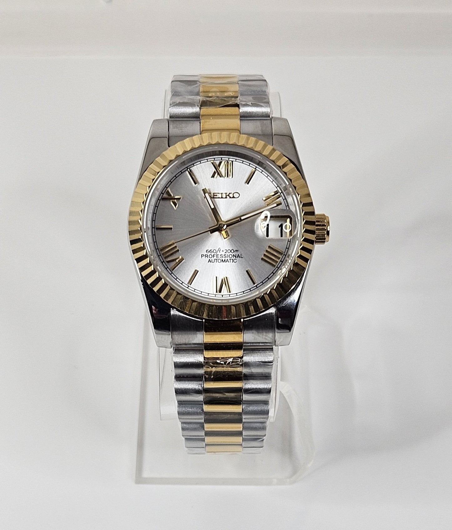 Fluted Case Seiko Custom Mod Watch, Roman Numerals, Two Tone Case, Sapphire - NH35 Automatic Movement - Sunshine Custom Watch