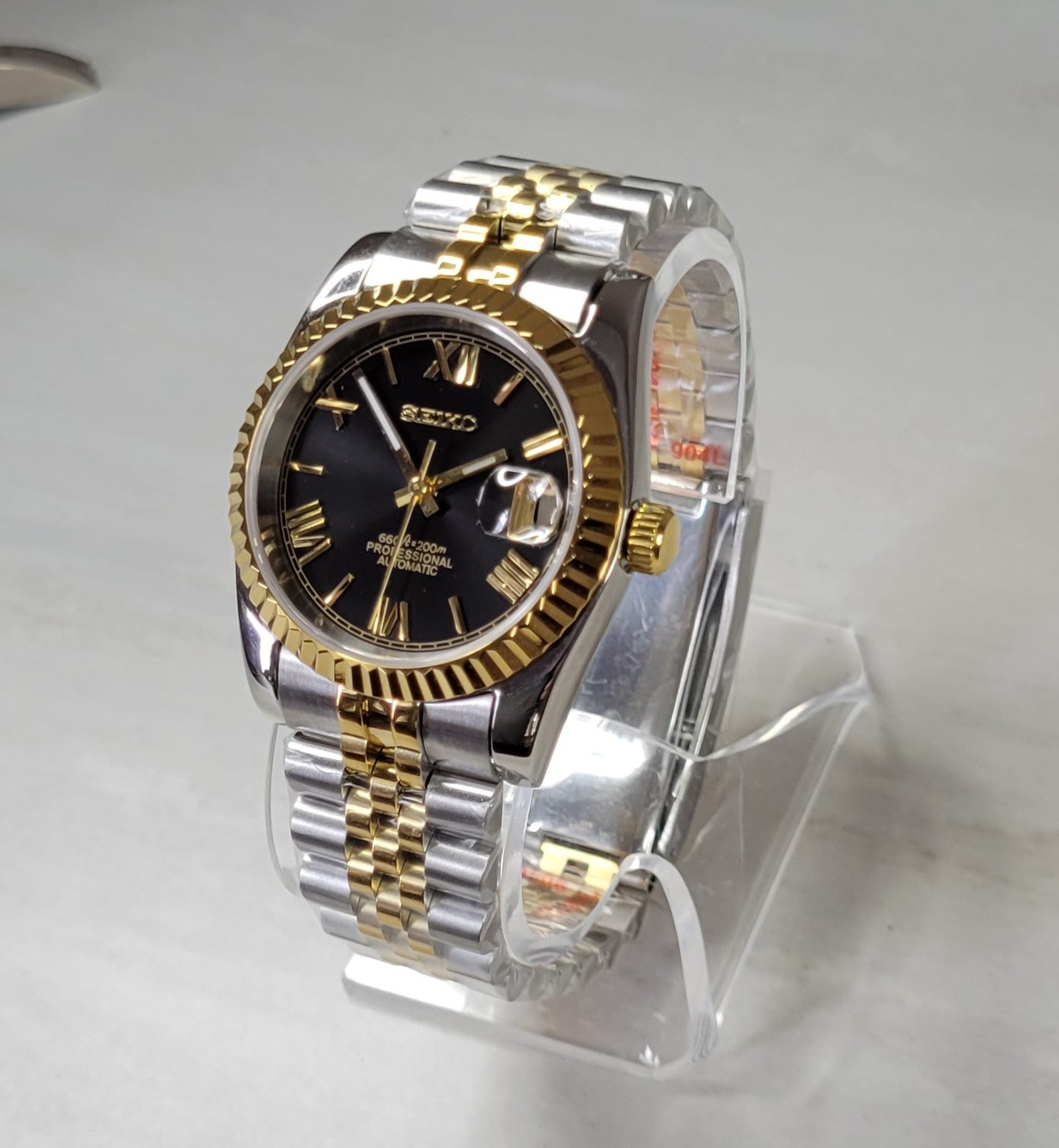 Fluted Case Seiko Custom Mod Watch, Roman Numerals, Two Tone Case, Sapphire - NH35 Automatic Movement - Sunshine Custom Watch