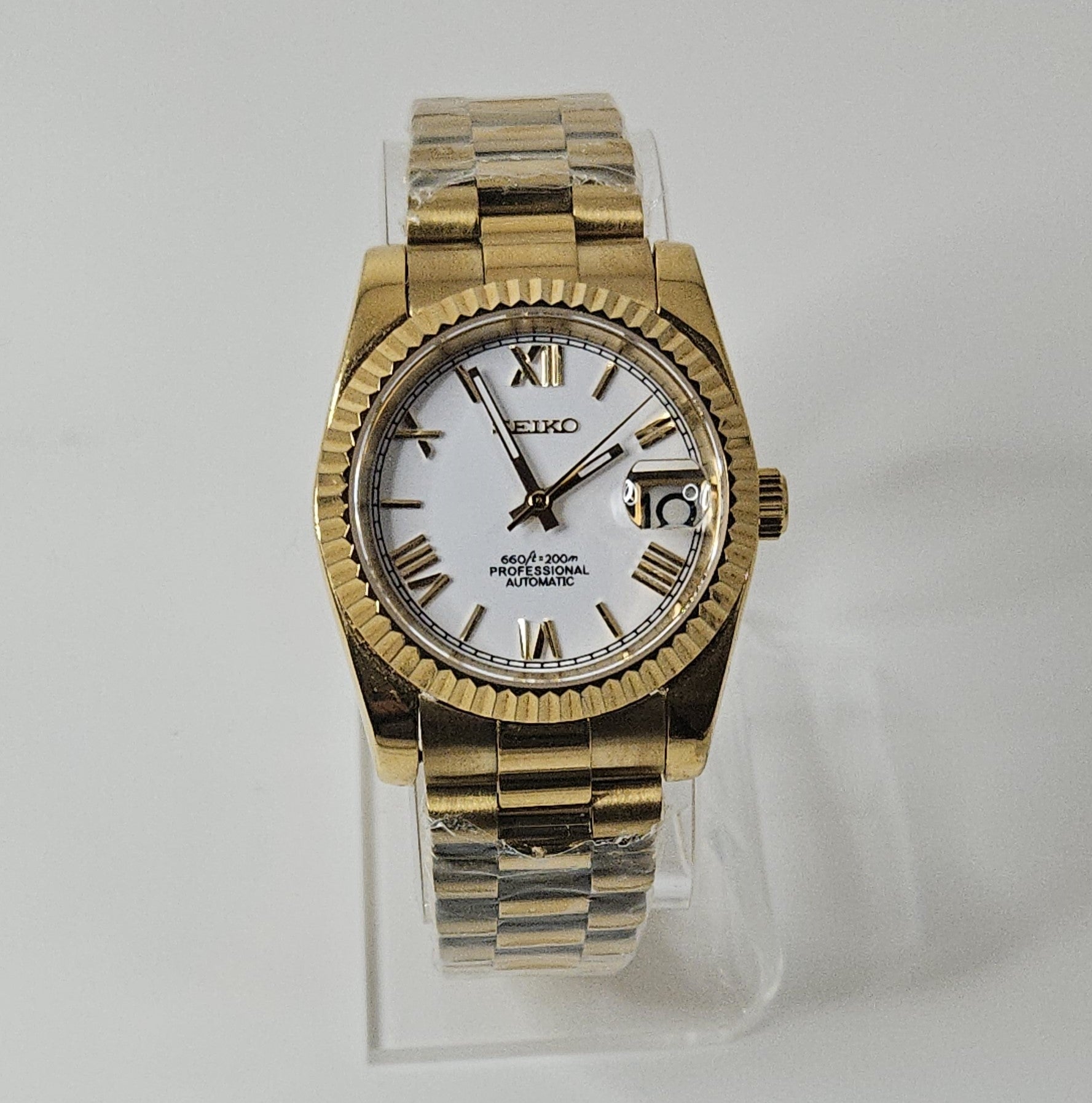 Fluted Case Seiko Custom Mod Watch, White Dial, Roman Numerals, Gold Case, Sapphire - powered by Seiko NH35 Movement