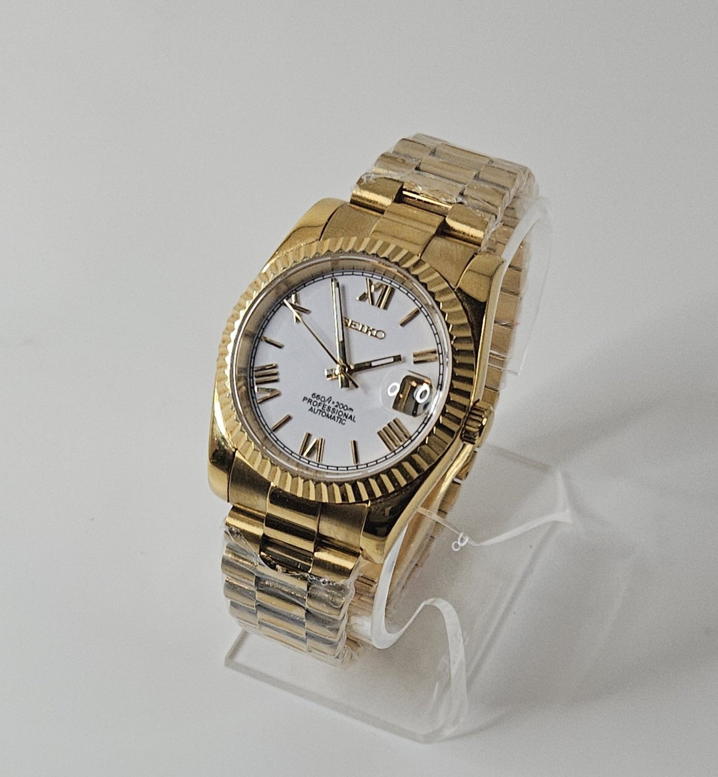 Fluted Case Seiko Custom Mod Watch, White Dial, Roman Numerals, Gold Case, Sapphire - powered by Seiko NH35 Movement