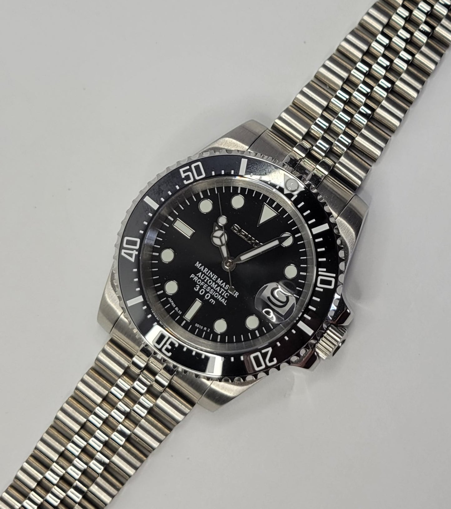 Seiko Custom Mod Watch Black Dial, Black Ceramic Bezel, Sapphire - powered by NH35 Automatic Movement - Sunshine Custom Watch