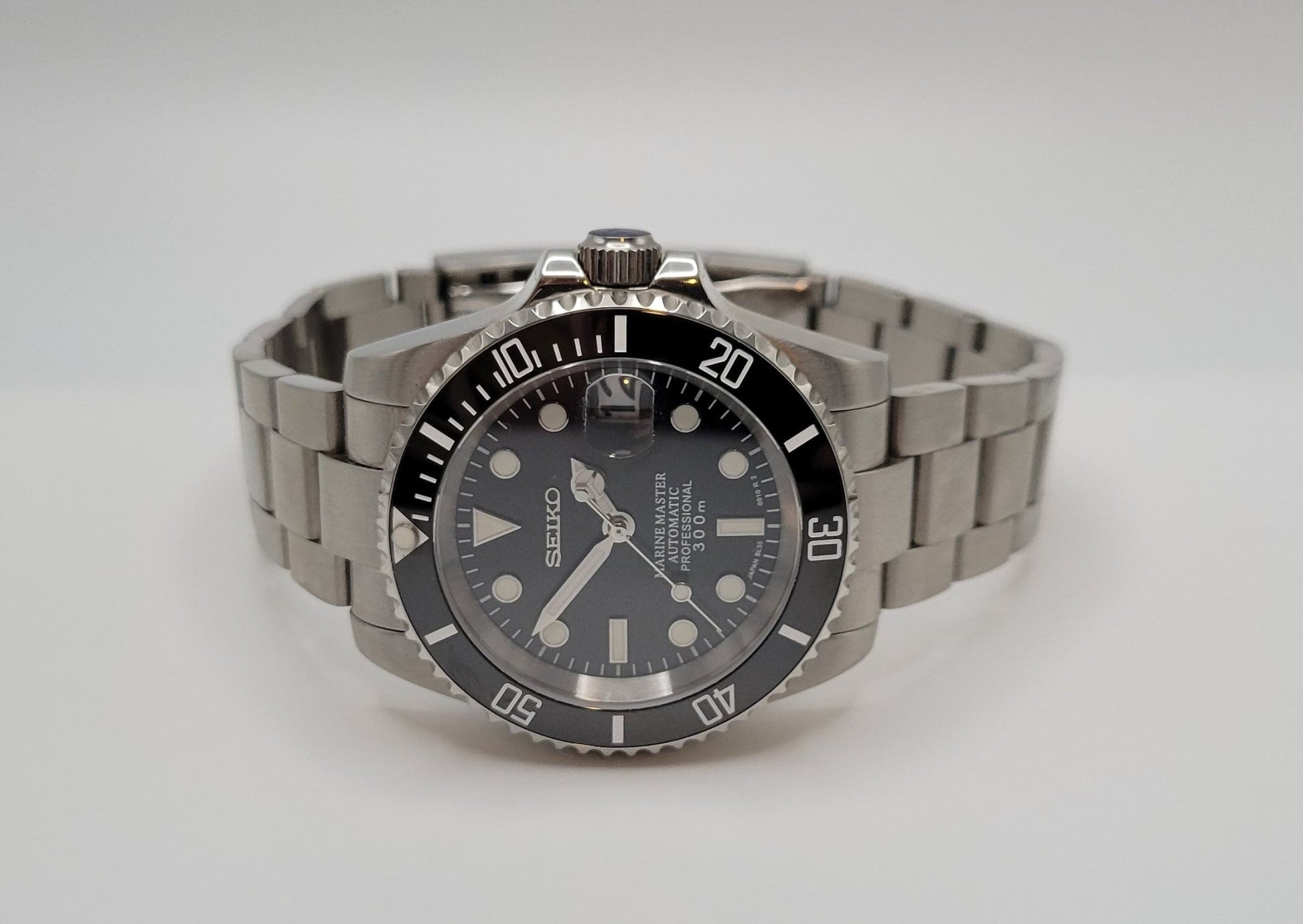 Seiko Custom Mod Watch Black Dial, Black Ceramic Bezel, Sapphire - powered by NH35 Automatic Movement - Sunshine Custom Watch