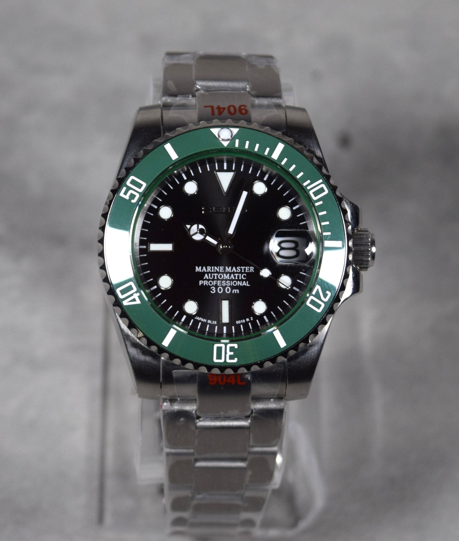 Seiko Custom Mod Watch Black Dial, Green Ceramic Bezel, Sapphire - Powered by NH35 Automatic Movement - Sunshine Custom Watch