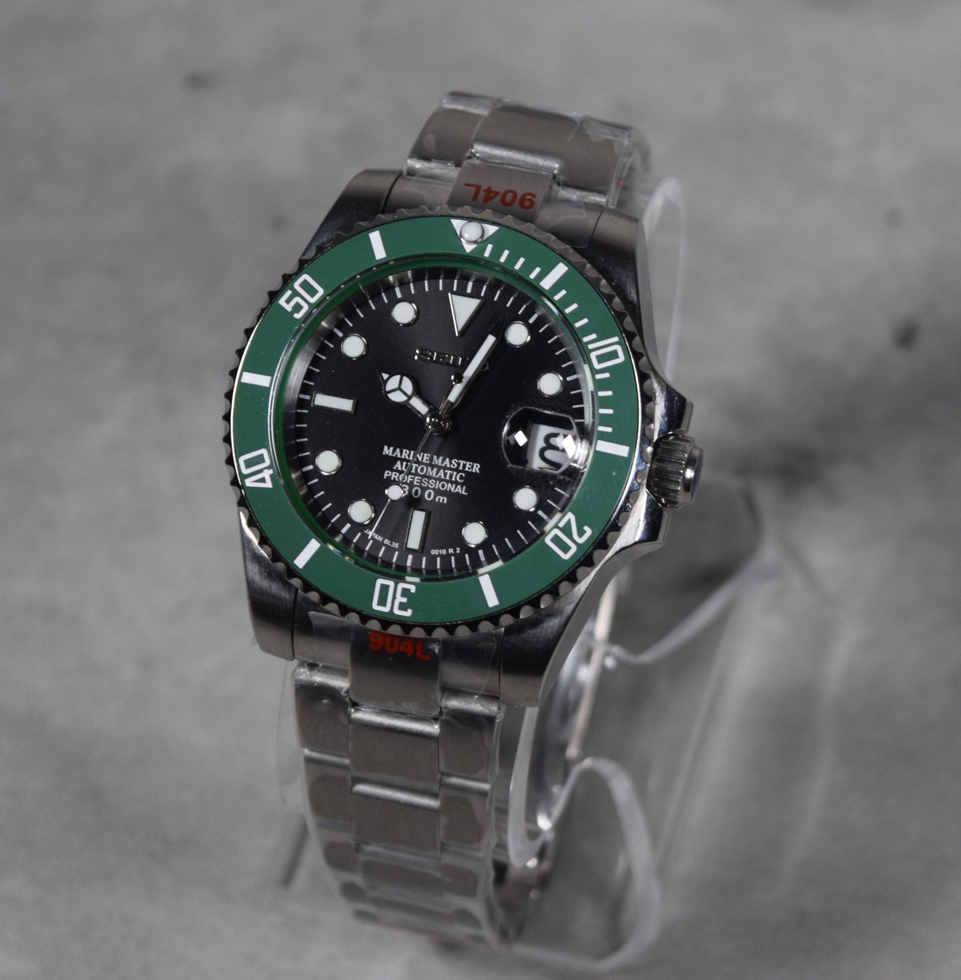 Seiko Custom Mod Watch Black Dial, Green Ceramic Bezel, Sapphire - Powered by NH35 Automatic Movement - Sunshine Custom Watch