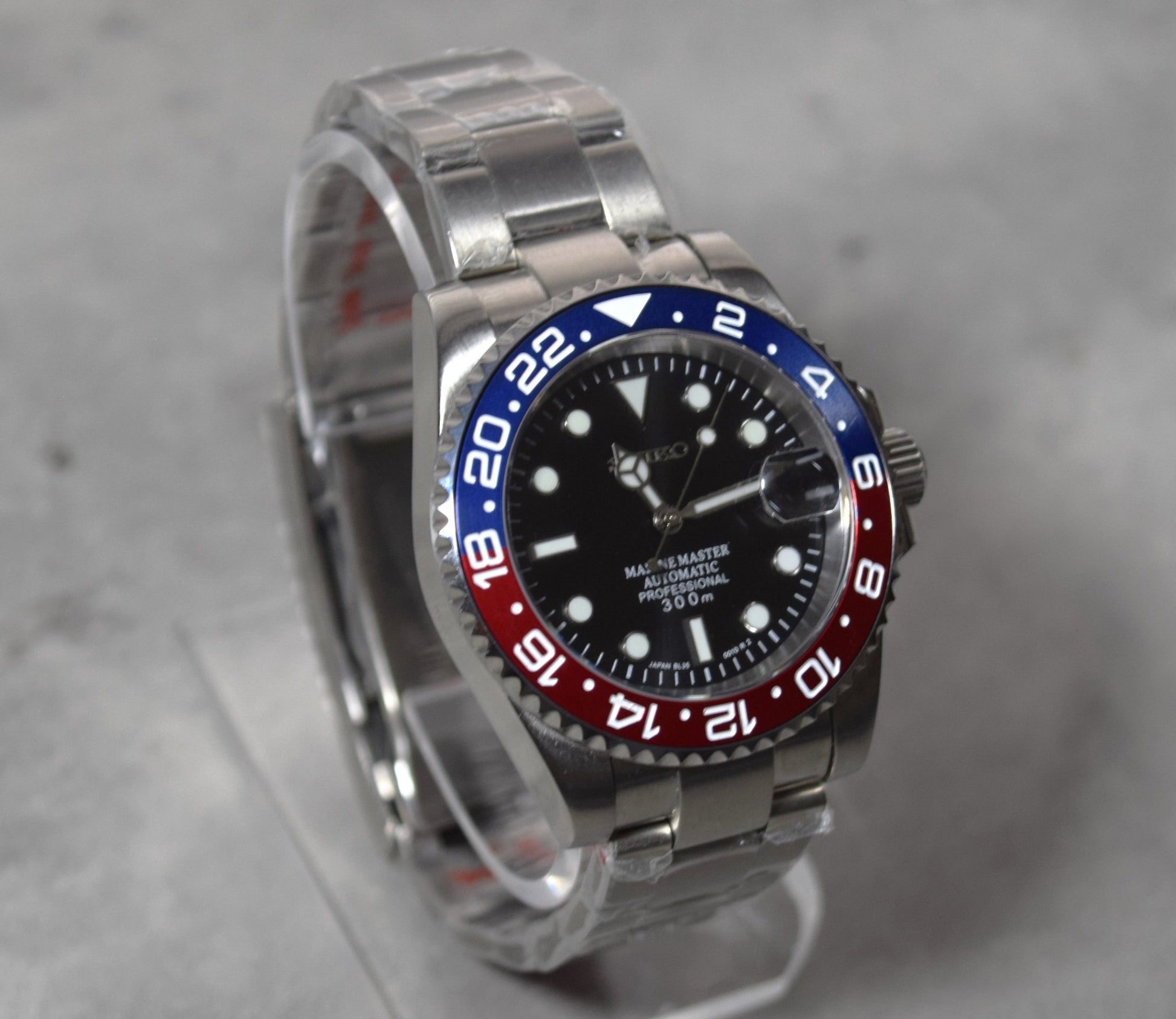 Seiko Custom Mod Watch Build - Black Dial with Blue/Red Ceramic Bezel powered by Seiko NH35 Automatic - Sunshine Custom Watch