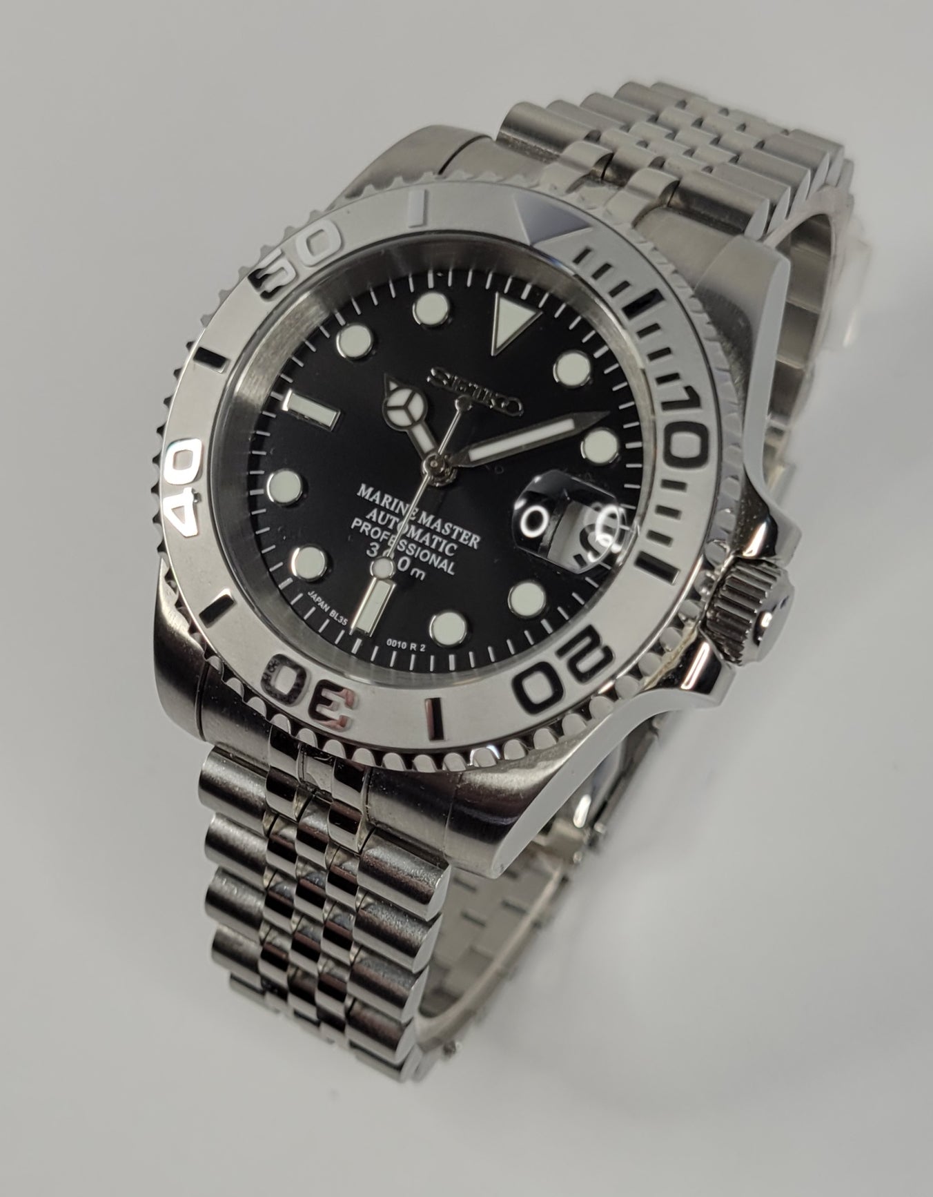Seiko Custom Mod Watch - Black Dial with Silver Ceramic Bezel powered by NH35 Automatic Movement - Sunshine Custom Watch
