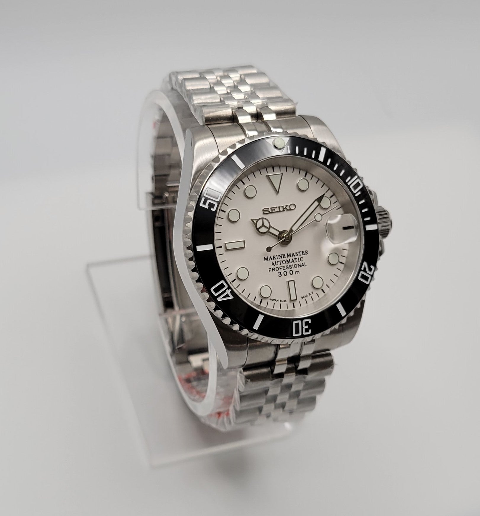 Seiko Custom Mod Watch Build - White Dial with Black Ceramic Bezel powered by NH35 Automatic Movement - Sunshine Custom Watch