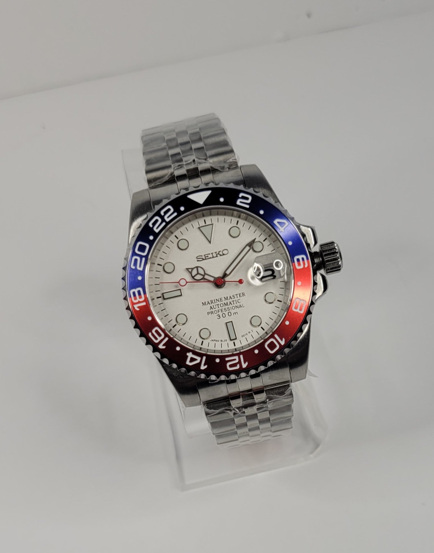 Seiko Custom Mod Watch Build - White Dial with Blue/Red Ceramic Bezel powered by NH35 Automatic - Sunshine Custom Watch