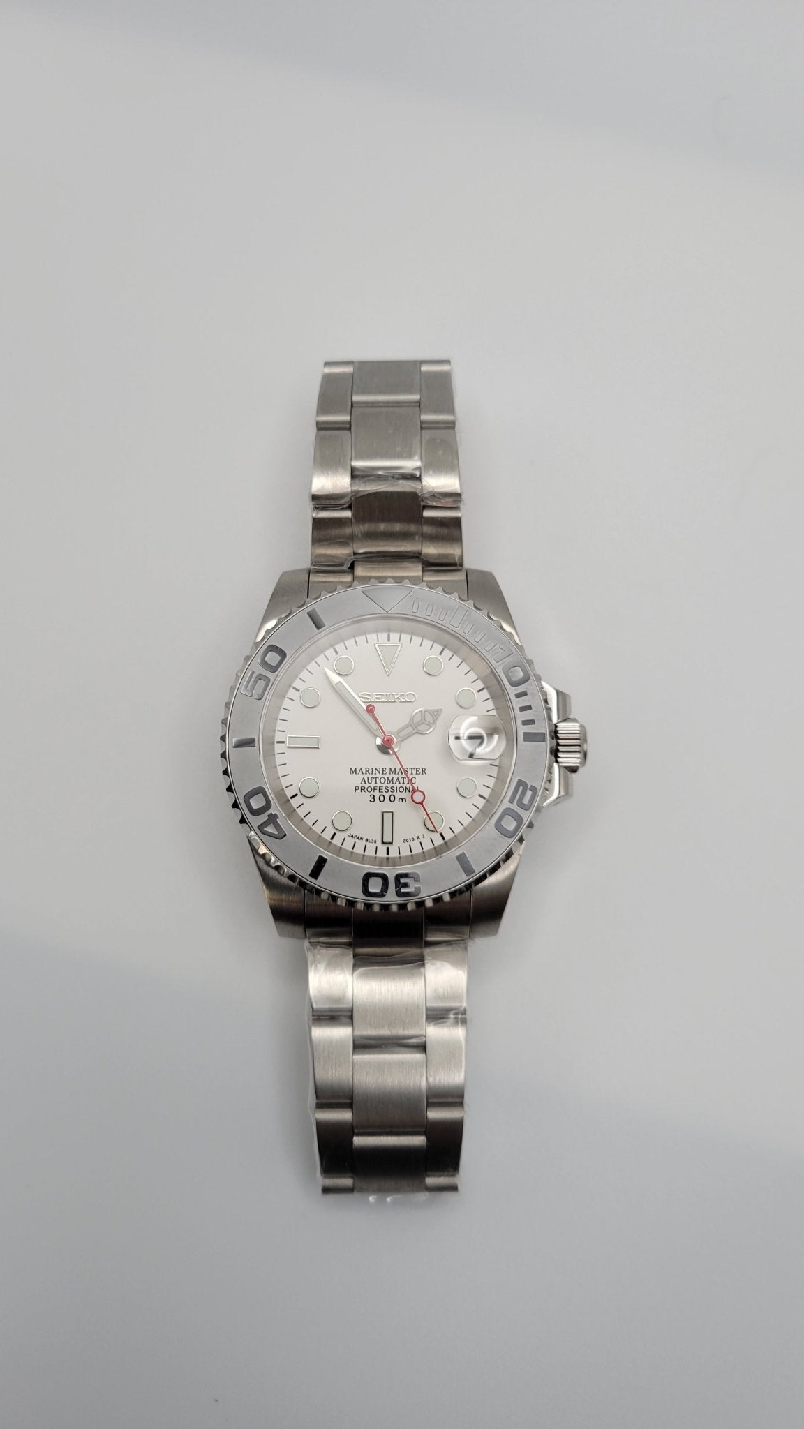 Seiko Custom Mod Watch Build- White Dial with Silver Ceramic Bezel powered by NH35 Automatic Movement - Sunshine Custom Watch