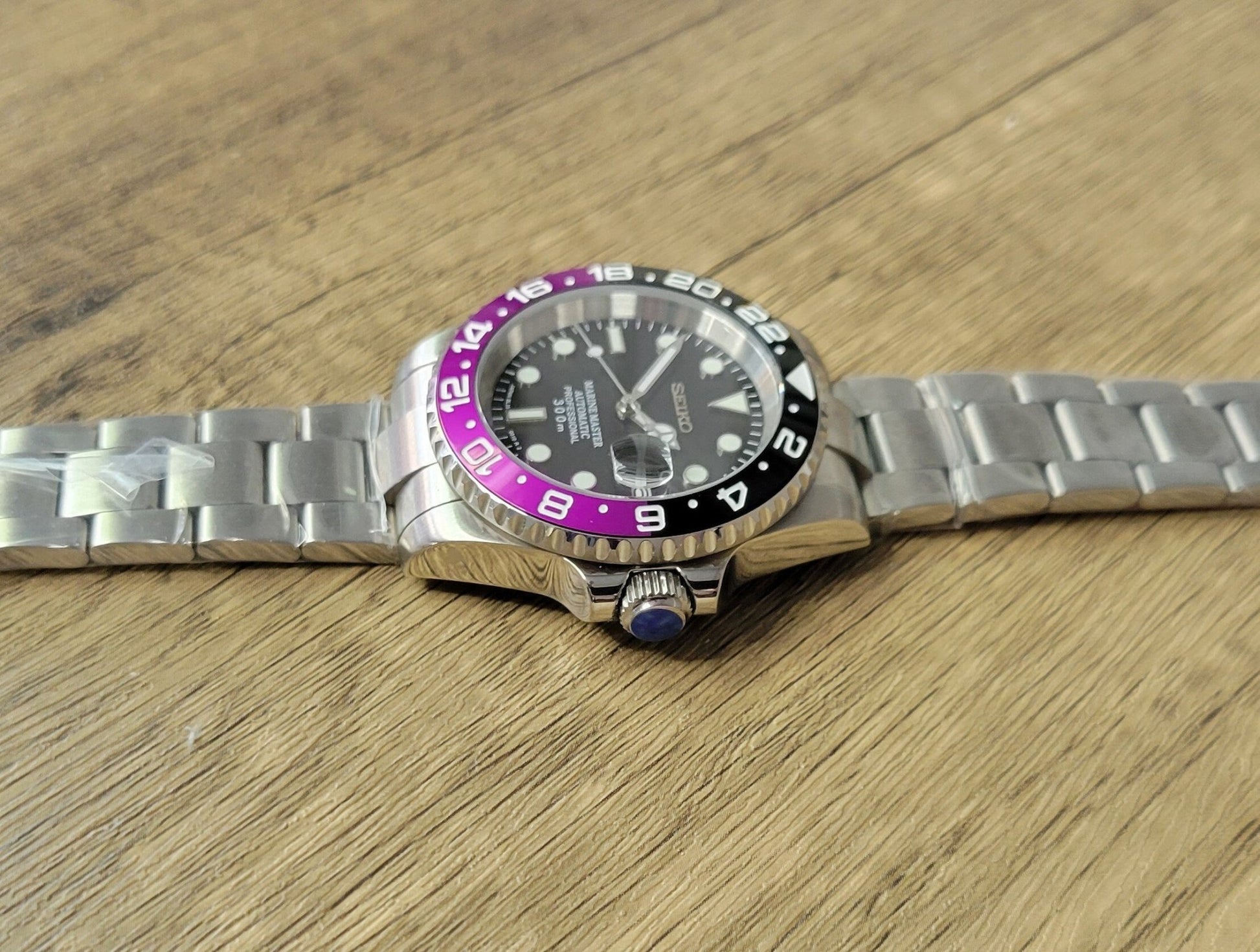 Seiko Custom Mod Watch, "Joker" Purple/Black Ceramic Bezel, Sapphire w/Cyclops- NH35A - Sunshine Custom Watch